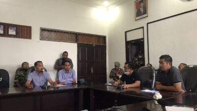 Massa Aksi Tekon Serbu Kantor Bupati Kotim.