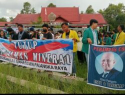 Ratusan Mahasiswa Melakukan Aksi Solidaritas Dukung Aksi AMANAT di Sumbawa Barat.