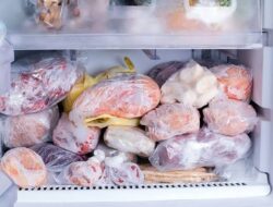 Tidak Perlu Dicuci Dulu. 8 Cara Menyimpan Daging Ayam di Kulkas.