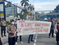 Demo Tuntut Dirut Pertamina Dicopot, Aktivis Dipukul.