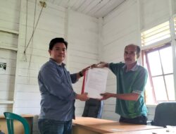 Serahkan Berkas Pendaftaran, Konidio Siap Menjadi Kades Tumbang Naan
