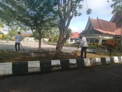 Hari Pertama Kerja, Pegawai DPRD Bersih-bersih Kantor