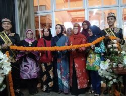 Resmikan Galeri Dekranasda Palangka Raya, Avina Fairid Naparin Ajak Masyarakat Bangga Produk Lokal
