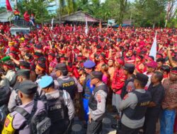 Ribuan Masa TBBR Demo Depan Pemda Tuntut Plasma 