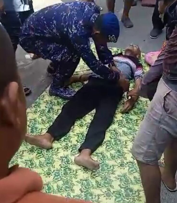 Korban tenggelam saat berhasil dievakuasi warga. foto. MG3