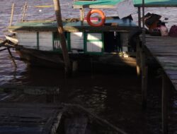 Jasa Penyeberangan Sungai Terancam Gelombang dan Kabut