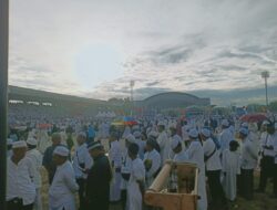 Jemaah Tabligh Akbar Habib Umar Bin Hafidz Penuhi Stadion Tuah Pahoe Palangka Raya