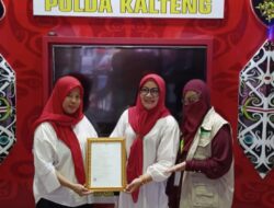 Dua Pelaku Usaha dari Anggota Bhayangkari Ditpolairud Polda Kalteng Dapat Sertifikat Halal