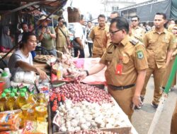 Pj Bupati Kapuas Pastikan Harga Bahan Pokok Terjangkau Masyarakat