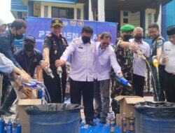 Bea Cukai Sampit Musnahkan Ratusan Ribu Barang Rokok dan Ratusan Ribu Liter Miras Ilegal