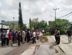 Tuntut Ganti Rugi Lahan, Ratusan Massa Keluarga Mitai Parebok Geruduk Kantor PT BPP Sampit