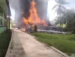 Kebakaran Hanguskan Rumah Kepsek SMPN 1 MHS Usai Salat Jumat