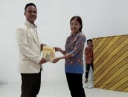 Cerdaskan Kehidupan Bangsa KMHDI Salurkan Buku ke Daerah di Kalimantan Tengah