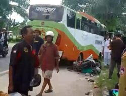 Astaga! Bus Sekolah Seruduk Pengendara Motor Hingga Tewas