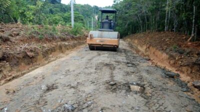 Dinas PUPR Lakukan Perbaikan Jalan Untuk Kelancaran Pergeseran Logistik Pemilu