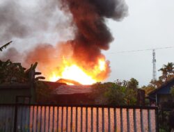Tiga Rumah Warga di Baamang Hangus, Meskipun Hujan Sangat Lebat