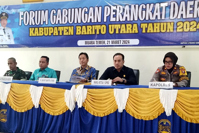 FORUM GABUNGAN PERANGKAT DAERAH-Pj Bupati Barito Utara Drs Muhlis membuka secara resmi kegiatan Forum Perangkat Daerah (FPD) di aula BappedaLitbang Muara Teweh, Kamis (21/3/2024).