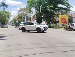 Waduh! Gara-gara Ini, Arus Lalu Lintas di Perempatan Jalan Cilik Riwut dan Pemuda di Sampit Semrawut