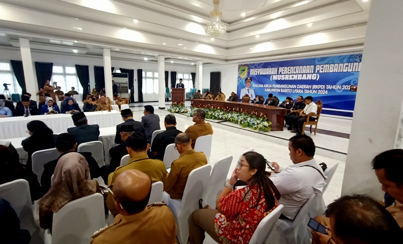PESERTA MUSRENBANG RKPD 2025-Peserta Musrenbang RKPD Kabupaten Barito Utara Tahun 2025 saat mengikuti kegiatan pembukaan, di gedung Balai Antang Muara Teweh, Senin (1/4/2024).