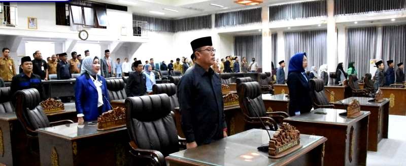 ANGGOTA DPRD BARITO UTARA-Anggota DPRD Kabupaten Barito Utara saat mengikuti agenda rapat paripurna I dan rapat paripurna II di gedung DPRD Barito Utara, Senin (1/4/2024).