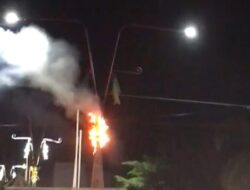 Diduga Korsleting Listrik, Lampu PJU di Jalan Cilik Riwut Terbakar Hebat