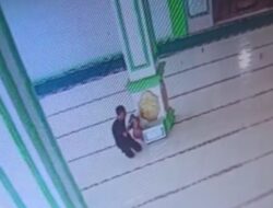 Astaga! Aksi Pencurian Kotak Amal Masjid di Cempaga Terekam CCTV