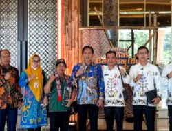 Pj Bupati Barito Utara Terima Penghargaan Dari Mendikbudristek