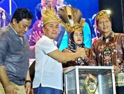 Raih Juara Umum FBIM 2024 Kontingen Barut Terima Piala Bergilir dan Uang Pembinaan