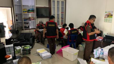 Kejati Kalteng Geledah KONI Kotim, Sita 3 Container Dokumen dan Laptop Terkait Dugaan Tipikor Dana Hibah