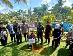 Pj Bupati Barut Tanam Bibit Pohon Dalam Rangka Peringati Hari Lingkungan Hidup Sedunia