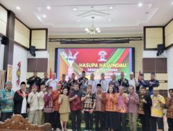 Ketua Harian DAD Kalteng Prof. Dr. Andrie Elia Embang Membuka Kegiatan Hasupa Hasundau Dalam Refleksi 67 Tahun Provinsi Kalimantan Tengah