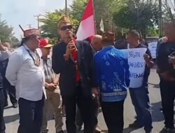 Masyarakat Dayak Unjuk Rasa Didepan Kantor DPRD Kalteng, Suarakan Aspirasi Menolak Calon Yang Bukan Dayak Pada Pilkada Mendatang