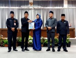 Pj Bupati Barut Sampaikan Rancangan APBD Perubahan TA 2024 Pada Rapat Paripurna I DPRD