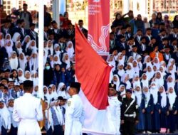 Pj Bupati Barut Pimpin Upacara Penurunan Bendera