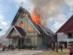 Gereja Maranatha Palangkaraya Terbakar Hingga Merembet Gedung Sekolah SMP Kristen