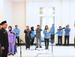 Pj Bupati Barut Lantik Dua Pejabat Disdukcapil Barut