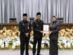 Ketua Sementara DPRD, Ir. Hj. Mery Rukaini, M.IP Terima Dokumen Raperda Perubahan APBD 2024