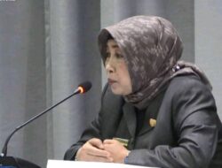 Ketua Sementara DPRD, Ir. Hj. Mery Rukaini, M.IP, Pimpin Rapat Paripurna III