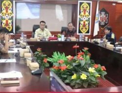 Buka Forum Komunikasi Implementasi Pencapaian UHC, Pj Bupati : Kita Harus Selalu Kuat Dalam Koordinasi