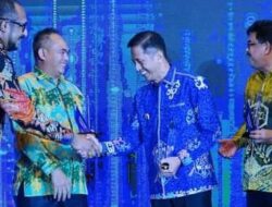 Pj. Bupati Drs.Muhlis Dianugerahi Tempo Media Group Sebagai Tokoh Indonesia