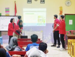 Hidroponik Untuk Perkotaan Solusi Keterbatasan Lahan Dari Mahasiswa KKN Untag Surabaya