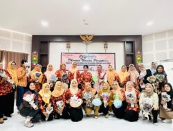 Inspirasi Kreatif Dari Nia Pitriani, Tutorial Membuat Buket Jilbab dan Parcel Lebaran Pada Acara Dharma Wanita Persatuan DPMPTSP