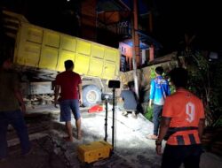 BPBD Barut Bantu Evakuasi Truk Terperosok di Jalan Rajawali