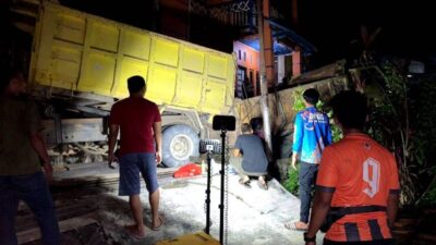 BPBD Barut Bantu Evakuasi Truk Terperosok di Jalan Rajawali