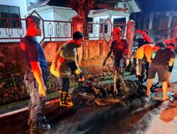 Kendaraan Terbakar di Jalan Padat Karya