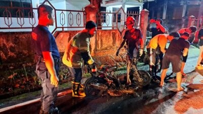 Kendaraan Terbakar di Jalan Padat Karya