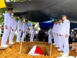 Pemakaman Wakil Bupati Barito Utara Periode 2013-2018, Ompie Herby di Hadiri Pj Sekda Drs Jufriansyah