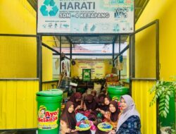 Griya Samudra dan SDN 4 Ketapang Olah Kain Perca Menjadi Scrunchie dalam Program Bank Sampah HARATI
