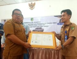 Plt Camat Gunung Purei Terima Sertifikat Merek Anyaman Rotan dari Kemenkumham