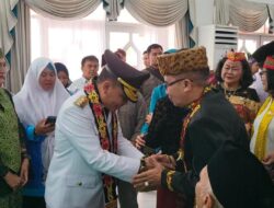 Gubernur dan Wagub Kalteng Terpilih Tiba di Palangka Raya, Disambut Tradisi Adat